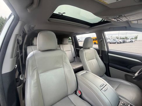 Used 2016 Toyota Highlander XLE AWD/4WD image 34