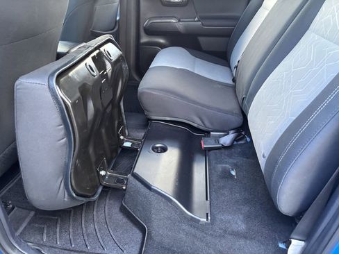 Used 2020 Toyota Tacoma TRD Sport image 25