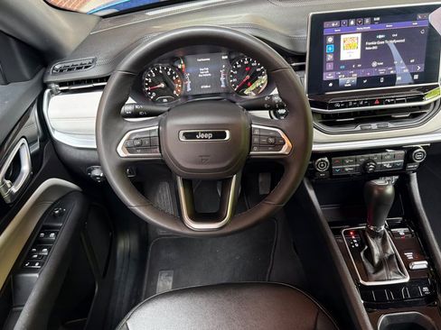 Used 2025 Jeep Compass Limited AWD/4WD image 19