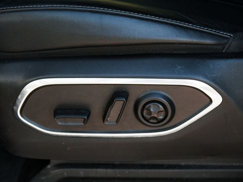 Used 2023 Jeep Wagoneer L Series II RWD image 12