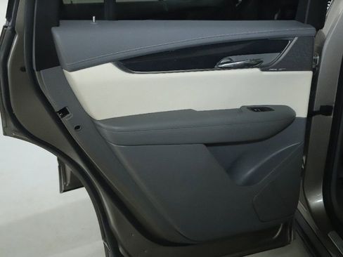 Used 2023 Cadillac XT6 Premium Luxury w/ Technology Package AWD/4WD image 13