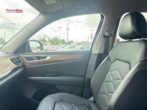 Used 2025 Volkswagen Atlas SE FWD image 15