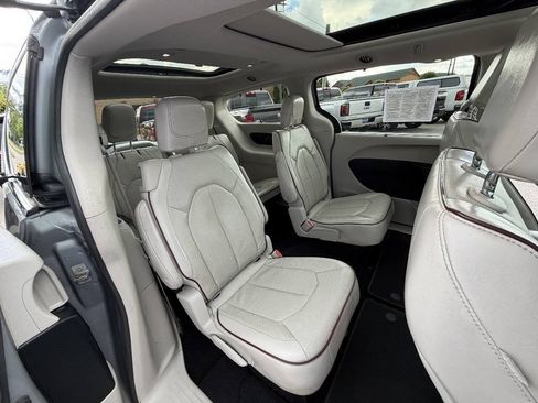 Used 2020 Chrysler Pacifica Limited FWD image 11