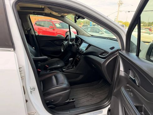 Used 2018 Buick Encore Essence FWD image 29