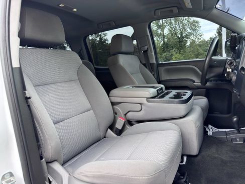 Used 2018 Chevrolet Silverado 1500 Custom w/ Custom Value Package AWD/4WD image 28