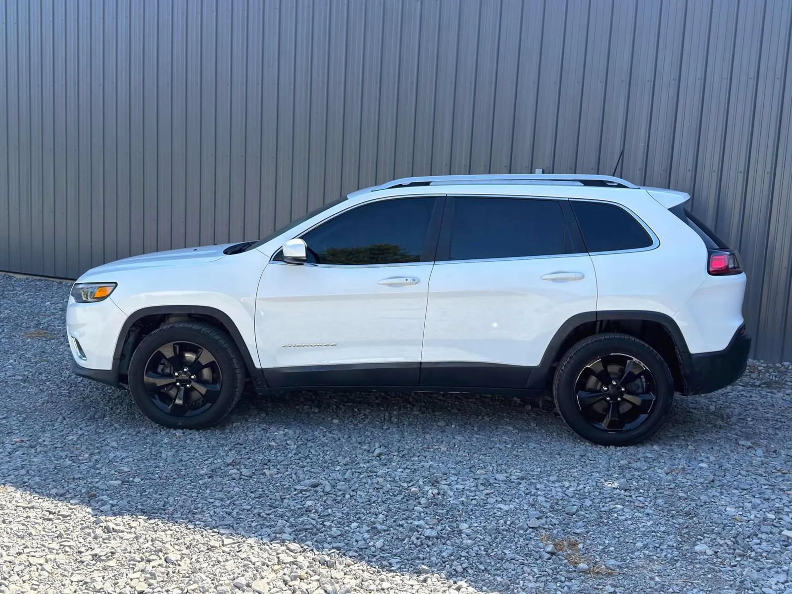 Used 2019 Jeep Cherokee Limited FWD image 8