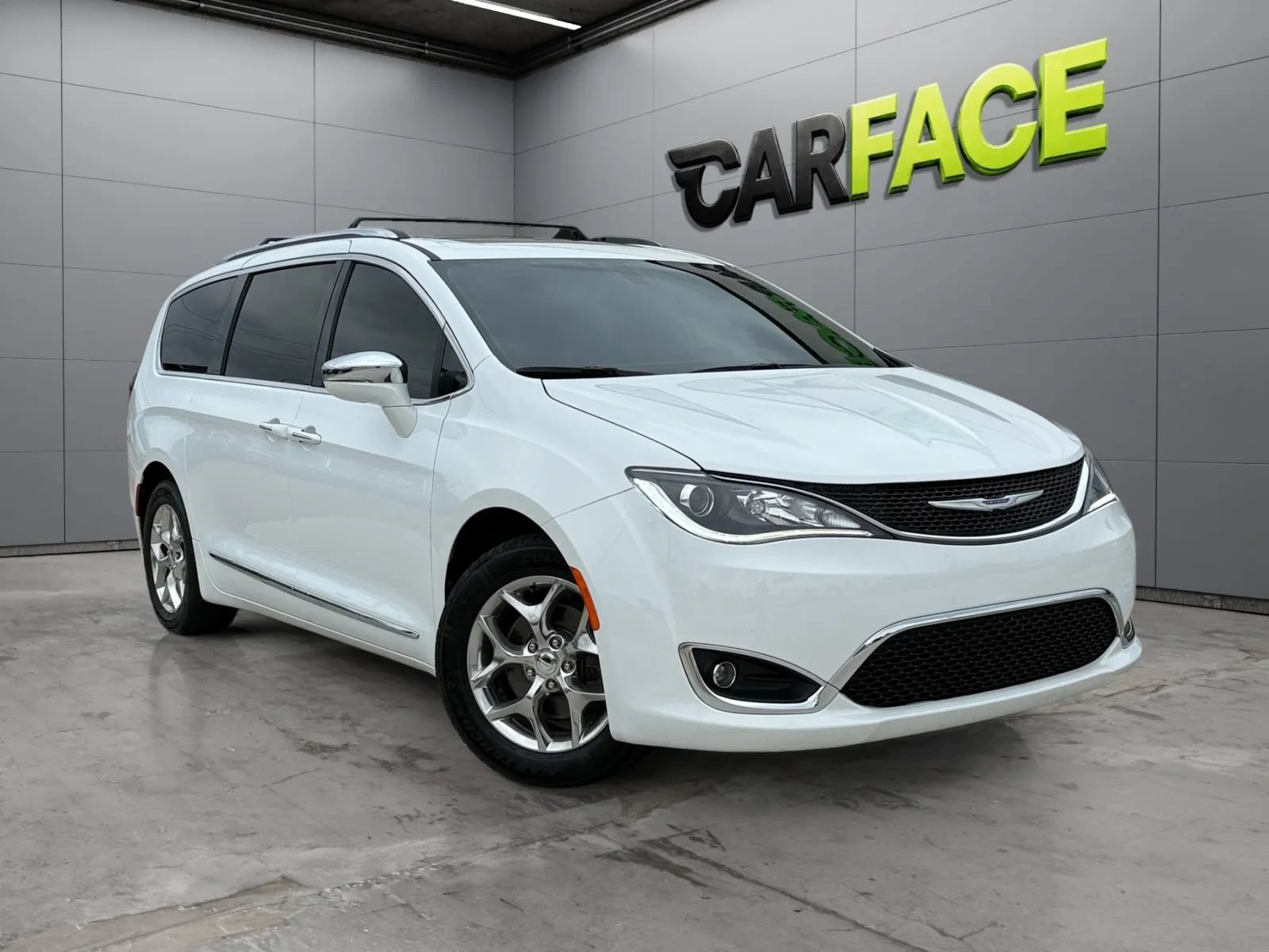 Used 2018 Chrysler Pacifica Limited FWD image 1