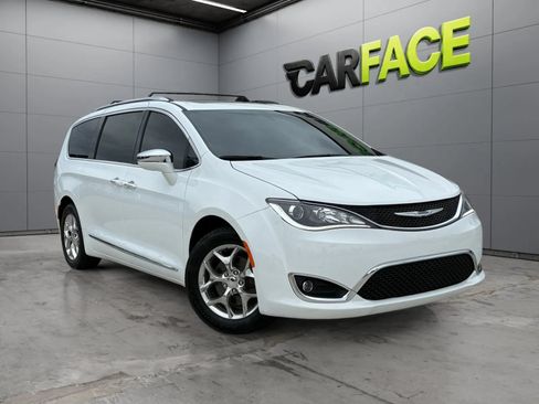 Used 2018 Chrysler Pacifica Limited FWD image 1