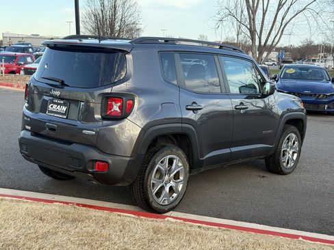 Used 2019 Jeep Renegade Latitude w/ Safety & Security Group II image 8