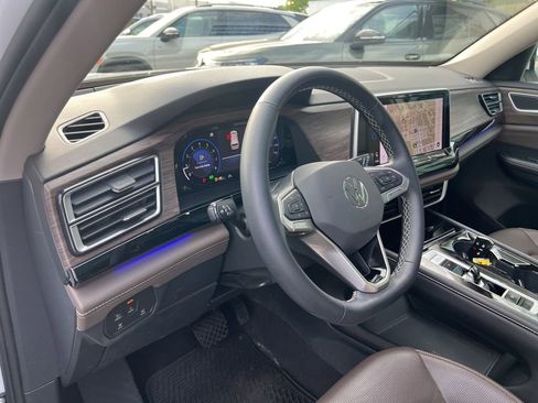 Used 2024 Volkswagen Atlas SEL AWD/4WD image 12