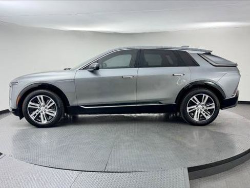 Used 2024 Cadillac Lyriq Tech RWD image 3