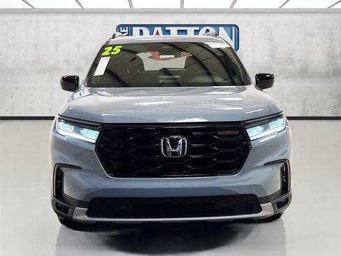 Used 2025 Honda Pilot TrailSport image 2
