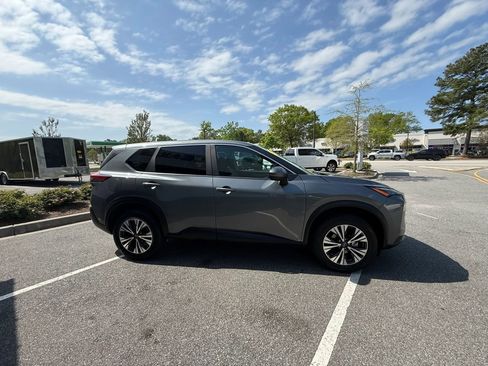 Used 2023 Nissan Rogue SV image 5