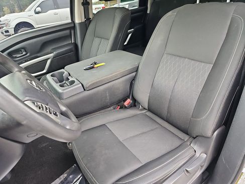 Used 2017 Nissan Titan SV image 18