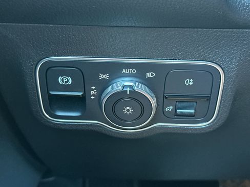 Certified 2022 Mercedes-Benz GLB 250 4MATIC image 30