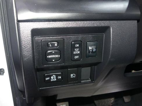 Used 2021 Toyota Tundra SR AWD/4WD image 27