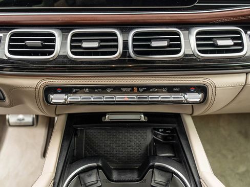 Used 2023 Mercedes-Benz Maybach GLS 600 4MATIC image 31