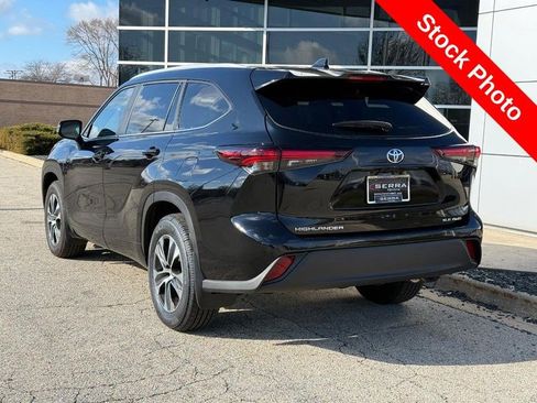 Used 2025 Toyota Highlander XLE image 5