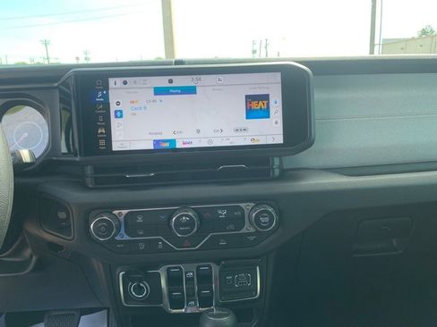 New 2025 Jeep Gladiator Sport image 20