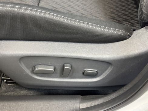 Used 2020 Nissan Rogue SV image 11