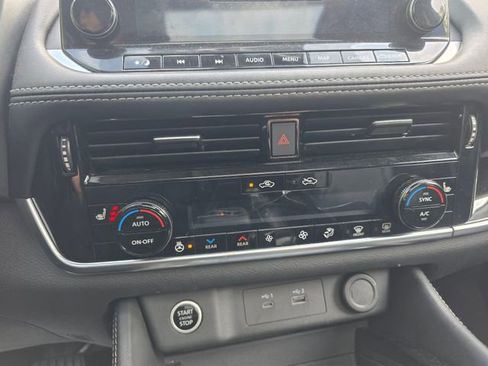 Used 2023 Nissan Rogue SL w/ SL Premium Package image 22