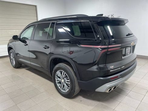 Used 2025 Chevrolet Traverse LT AWD/4WD image 4
