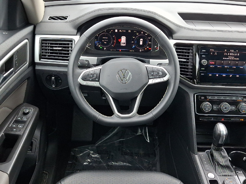 Used 2023 Volkswagen Atlas SEL AWD/4WD image 2