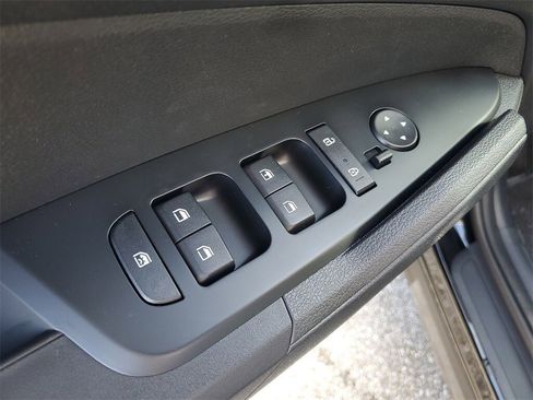 New 2025 Kia Sportage LX image 9