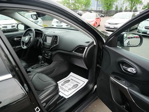 Used 2021 Jeep Cherokee Latitude Plus w/ Sun & Sound Group AWD/4WD image 17