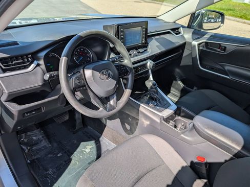 Used 2022 Toyota RAV4 LE AWD/4WD image 16