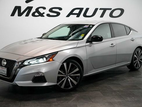 Used 2022 Nissan Altima 2.5 SR FWD image 2