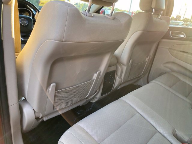 Used 2019 Jeep Grand Cherokee Laredo AWD/4WD image 29