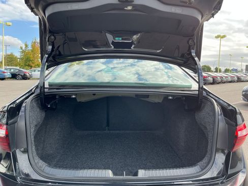 Used 2025 Volkswagen Jetta SE image 32