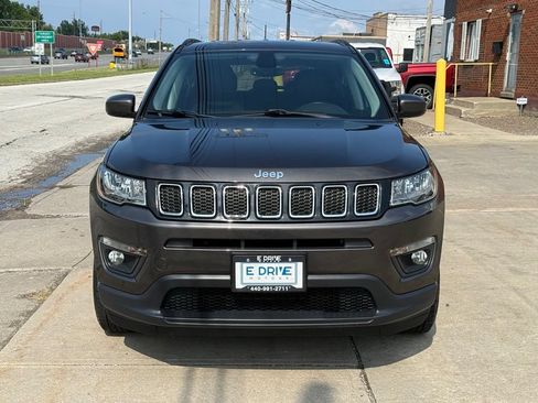 Used 2018 Jeep Compass Latitude w/ Popular Equipment Group AWD/4WD image 2