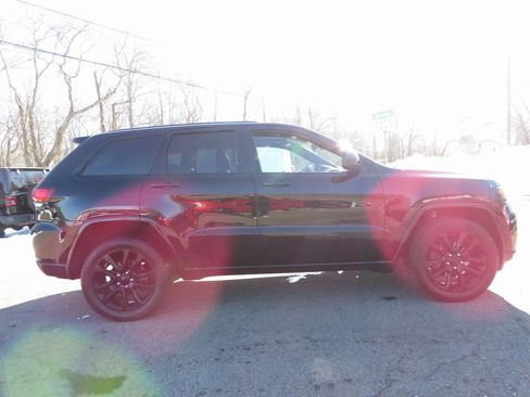 Used 2020 Jeep Grand Cherokee Altitude image 4