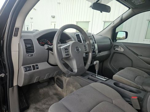 Used 2018 Nissan Frontier SV image 12