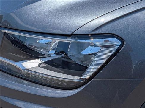 Used 2020 Volkswagen Tiguan SE w/ Panoramic Sunroof Package FWD image 9