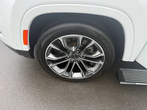 Used 2022 Jeep Grand Wagoneer Series III AWD/4WD image 23