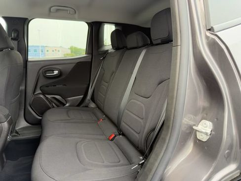 Used 2021 Jeep Renegade Latitude FWD image 15