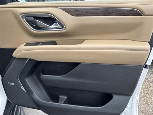 Used 2021 Chevrolet Suburban Premier w/ Premium Package image 18