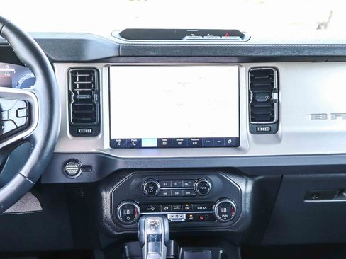 Used 2025 Ford Bronco Outer Banks AWD/4WD image 16
