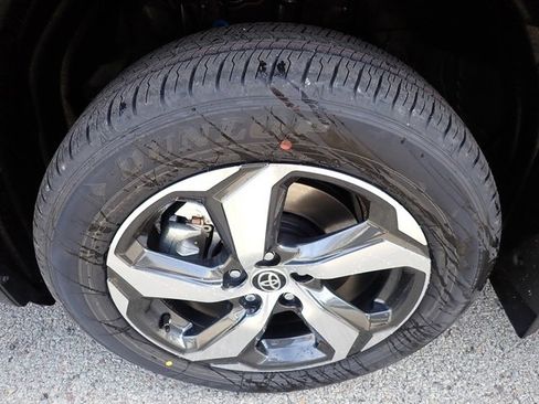 New 2025 Toyota RAV4 SE image 10