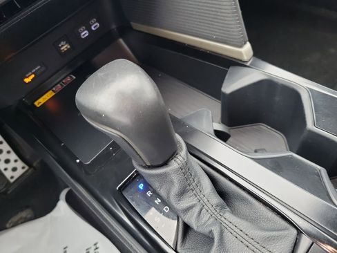 Used 2025 Toyota Camry SE FWD image 28