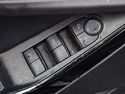 Used 2025 Chevrolet Equinox LT FWD image 19