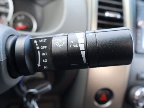 Used 2011 Nissan Frontier SL w/ Moonroof Pkg image 34