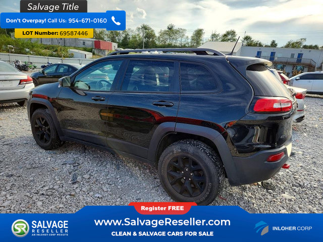 Used 2016 Jeep Cherokee Trailhawk w/ Comfort/Convenience Group AWD/4WD image 3