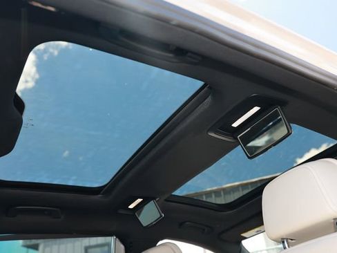 Used 2022 BMW 740i w/ Luxury Rear Seating Package RWD image 28