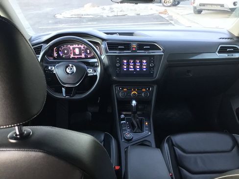 Used 2021 Volkswagen Tiguan SEL Premium R-Line image 15