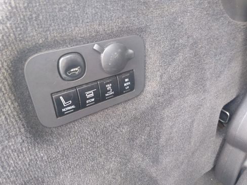 Used 2010 Lincoln MKT AWD image 26