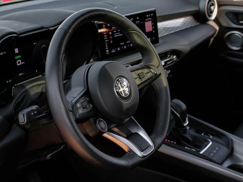 Used 2024 Alfa Romeo Tonale Ti image 22